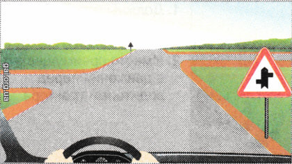 Если знак установлен вне населенного пункта, то водителя информируют, что расстояние между местами примыкания второстепенных дорог составляет менее: