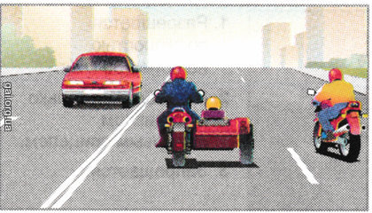 Водій якого транспортного засобу правильно зайняв смугу для руху на проїзній частині, якщо всі вони рухаються зі швидкістю 50 км/год?