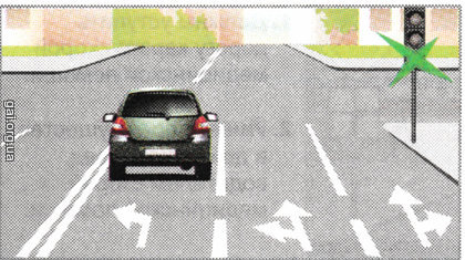 У цьому випадку водієві легкового автомобіля розвернутися на перехресті: