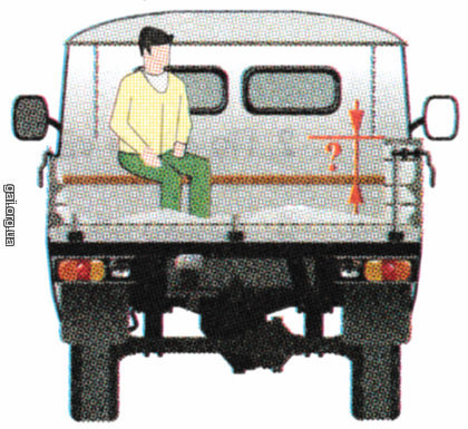 Згідно з Правилами, відстань від сидінь в кузові цього автомобіля до верхнього краю борту повинна бути не менше ніж: