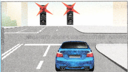 Стрілка на червоному сигналі світлофора, розташованого над правою смугою, інформує водія легкового автомобіля про те, що: