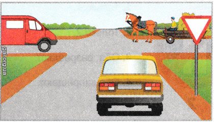 На цьому перехресті водій легкового автомобіля повинен дати дорогу: