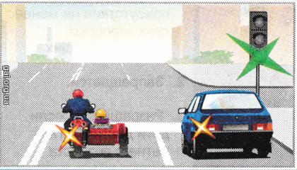 Водій якого транспортного засобу правильно зайняв положення на проїзній частині перед перехрестям для розвороту?