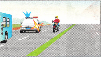 Должен ли мотоциклист уступать дорогу легковому автомобилю?
