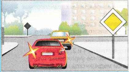 Разрешается ли водителю красного автомобиля выполнить обгон желтого автомобиля?