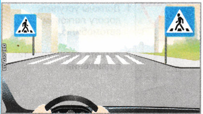 На каком расстоянии от обозначенного разметкой пешеходного перехода размещаются изображенные на рисунке дорожные знаки?