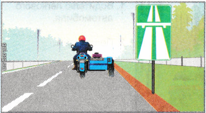 З якою максимальною швидкістю дозволено рух мотоциклістові зі стажем 3 роки на цій дорозі?