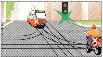 При проезде этого перекрестка водитель мотоцикла: