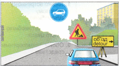 Движение легковому автомобилю на перекрестке разрешается:
