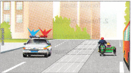 Разрешается ли водителю легкового автомобиля вести его так, как показано на рисунке?