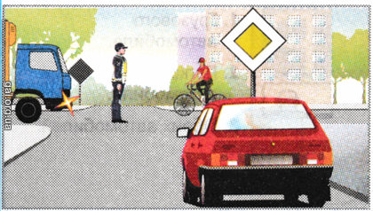 Водителям каких транспортных средств разрешается движение направо?