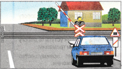 При открытом шлагбауме и выключенной световой сигнализации водитель легкового автомобиля обязан: