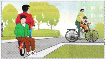 Хто з велосипедистів порушує Правила під час перевезення пасажирів?
