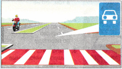 Разрешается ли мотоциклисту развернуться на перекрестке этой дороги?