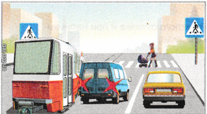 Водитель трамвая, если перед пешеходным переходом останавливается микроавтобус, должен: