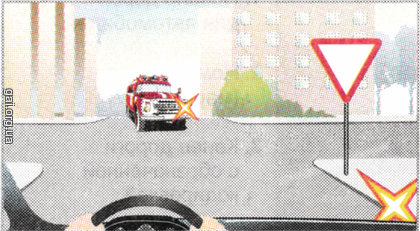 На цьому перехресті, коли автомобіль пожежної служби рухається без увімкненого спеціального звукового сигналу, ви: