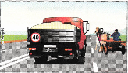 Чи дозволено водієві вантажного автомобіля рух по лівій смузі проїзної частини?