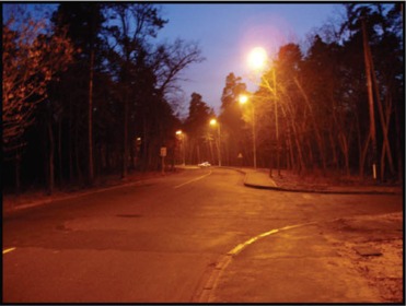 При движении в тёмное время суток на освещённых участках дороги на механическом транспортном средстве должен быть включён: