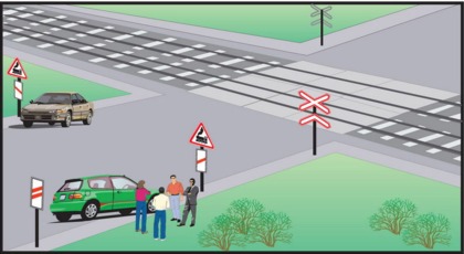 Від залізничних переїздів стоянка транспортних засобів забороняється на відстані ближче ніж на: