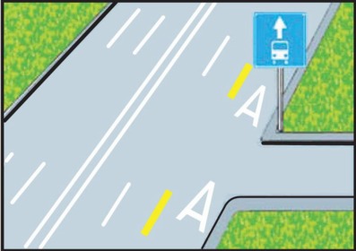 З якої смуги водію мотоцикла слід повертати праворуч на даному перехресті?
