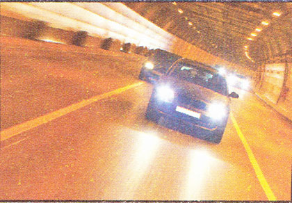 При движении в освещенном тоннеле должны ли быть включены на транспортном средстве световые устройства?