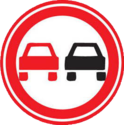 Какие транспортные средства запрещает обгонять данный дорожный знак? Дайте полный ответ.