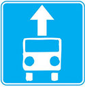 Разрешается ли водителю автобуса двигаться по полосе, обозначенной данным дорожным знаком, если эта полоса отделена сплошной жёлтой линией дорожной разметки?