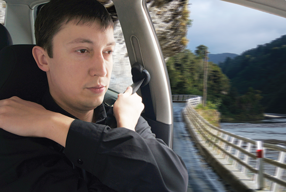Звільнення з автомобіля, який тоне Звільнення з автомобіля, який тоне