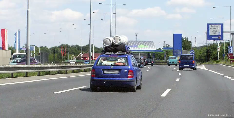 Як впливає багаж, що перевозиться на даху легкового автомобіля, на  характер його руху?