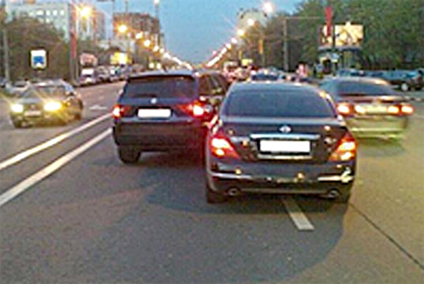 Як Ви повинні вчинити, якщо зіштовхнулися з агресивною манерою водіння водіїв, що рухаються попереду...